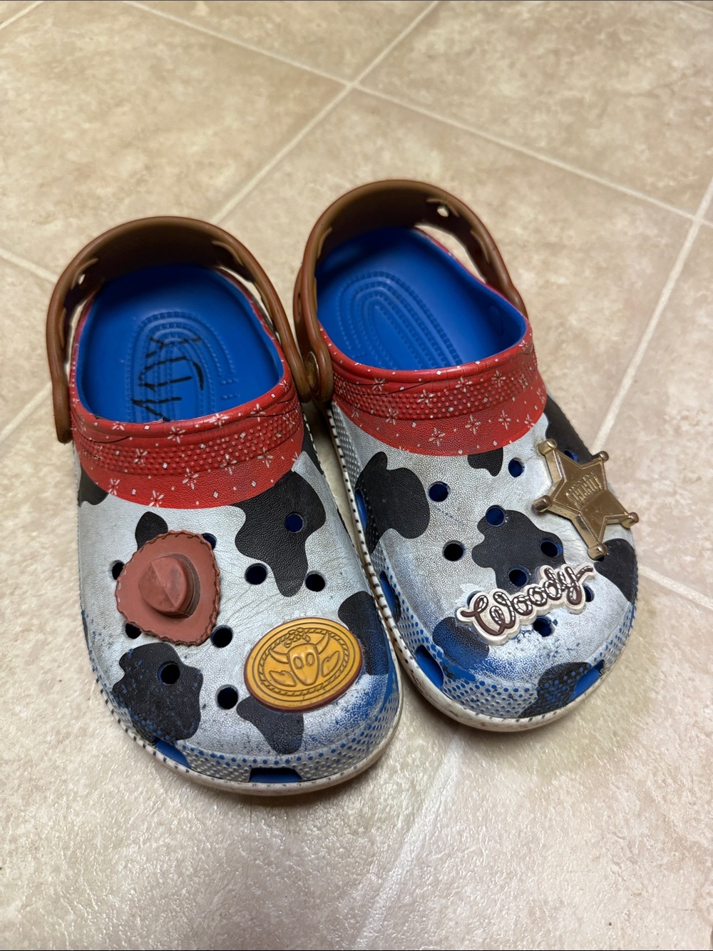 Crocs Disney Pixar's Toy Story Sheriff Woody Classic Clog size 2 kids